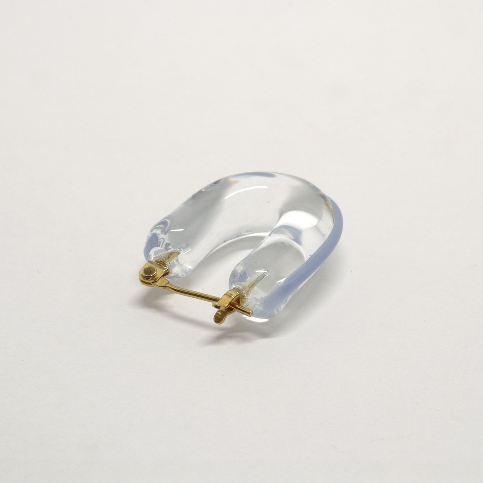 「Glass Hoop “U" LINE」ピアス（片耳） ブルー