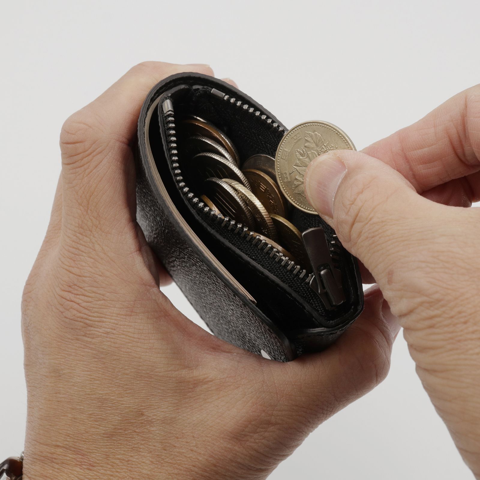 「小さく薄い財布SAKU ver.3 黒桟革」黒