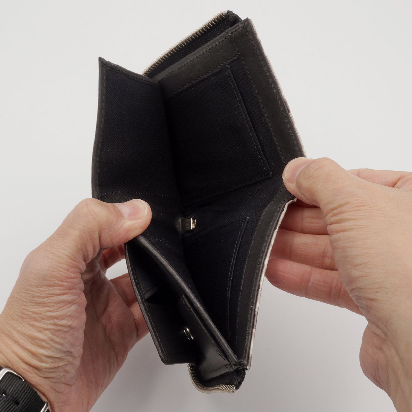 HEBI」Lファスナーコンパクト財布 ベージュ