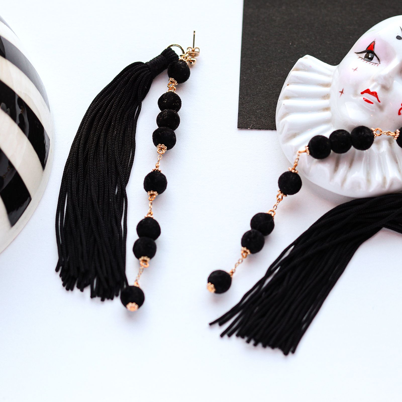 「TEO ビーズフロッキー」ピアス モノトーン【collection de couleurs de sachikoism】