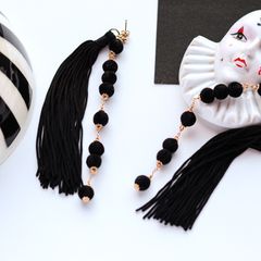 「TEO ビーズフロッキー」ピアス モノトーン【collection de couleurs de sachikoism】