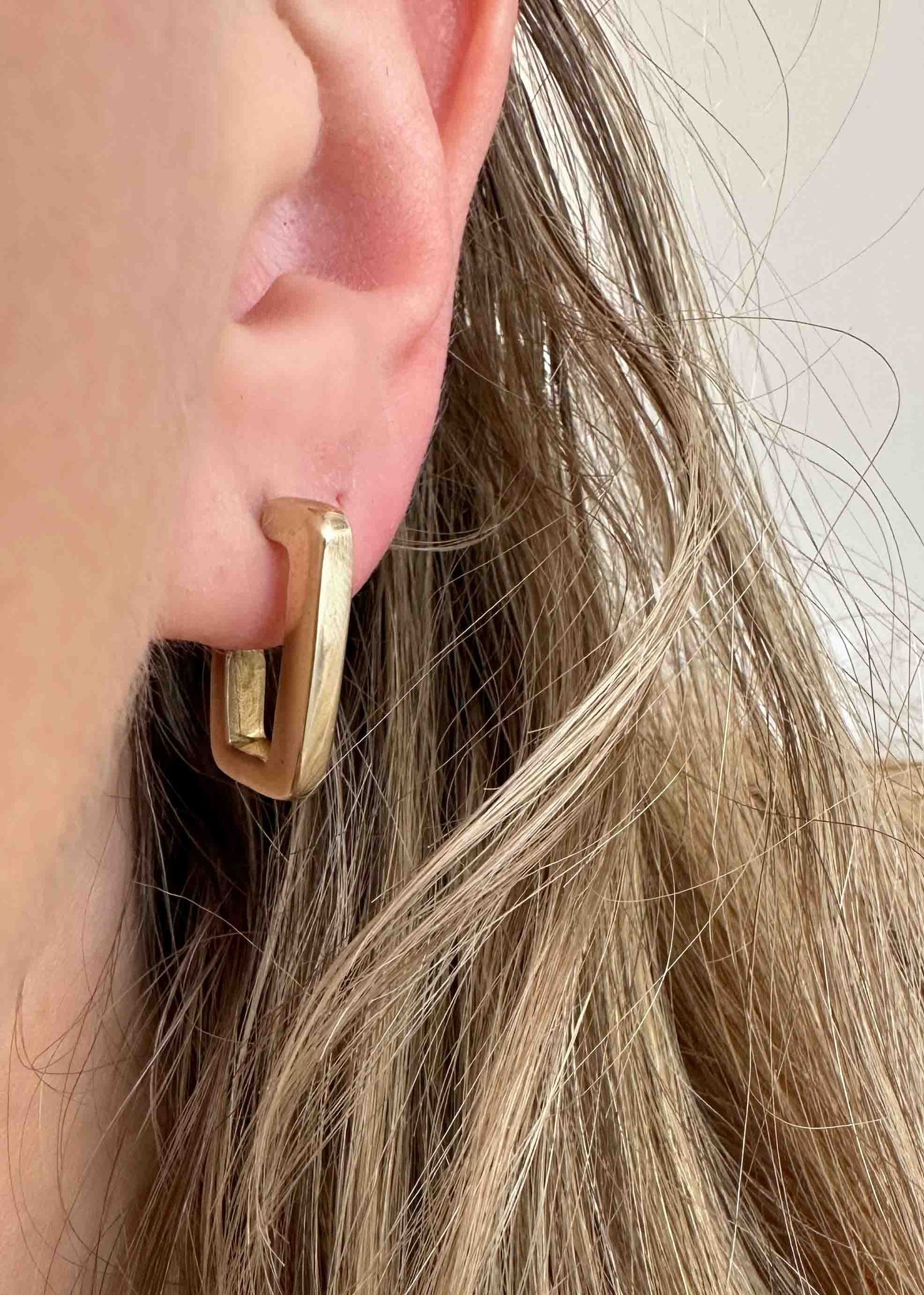「Small Suquare Hoop Earring(brass)」ピアス