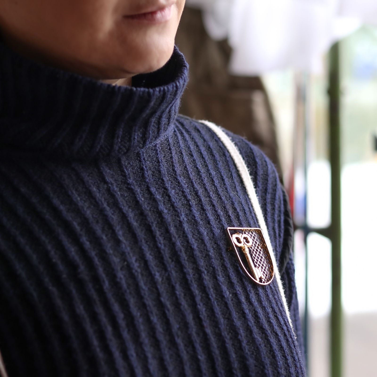 「キーオンエンブレム」ブローチ ヨーロッパ