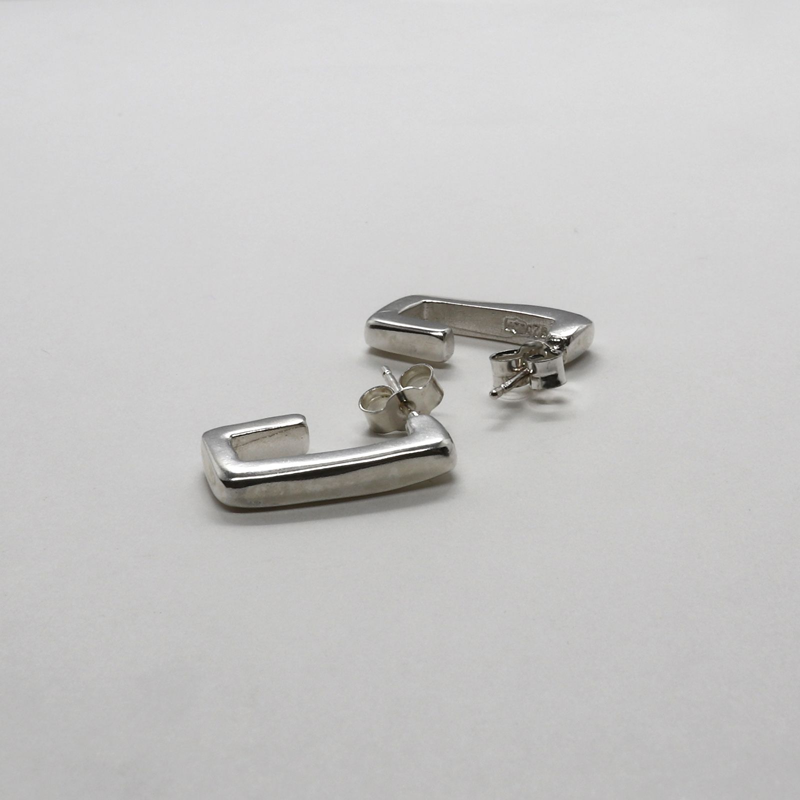 「Small Square Hoop Earring(silver)」ピアス
