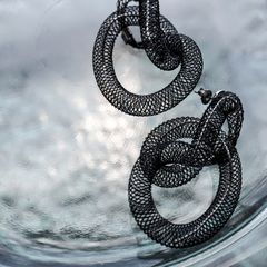 チューブネットスライダーピアス・ブラック