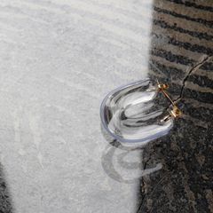 「Glass Hoop “U" LINE」ピアス（片耳） ブルー
