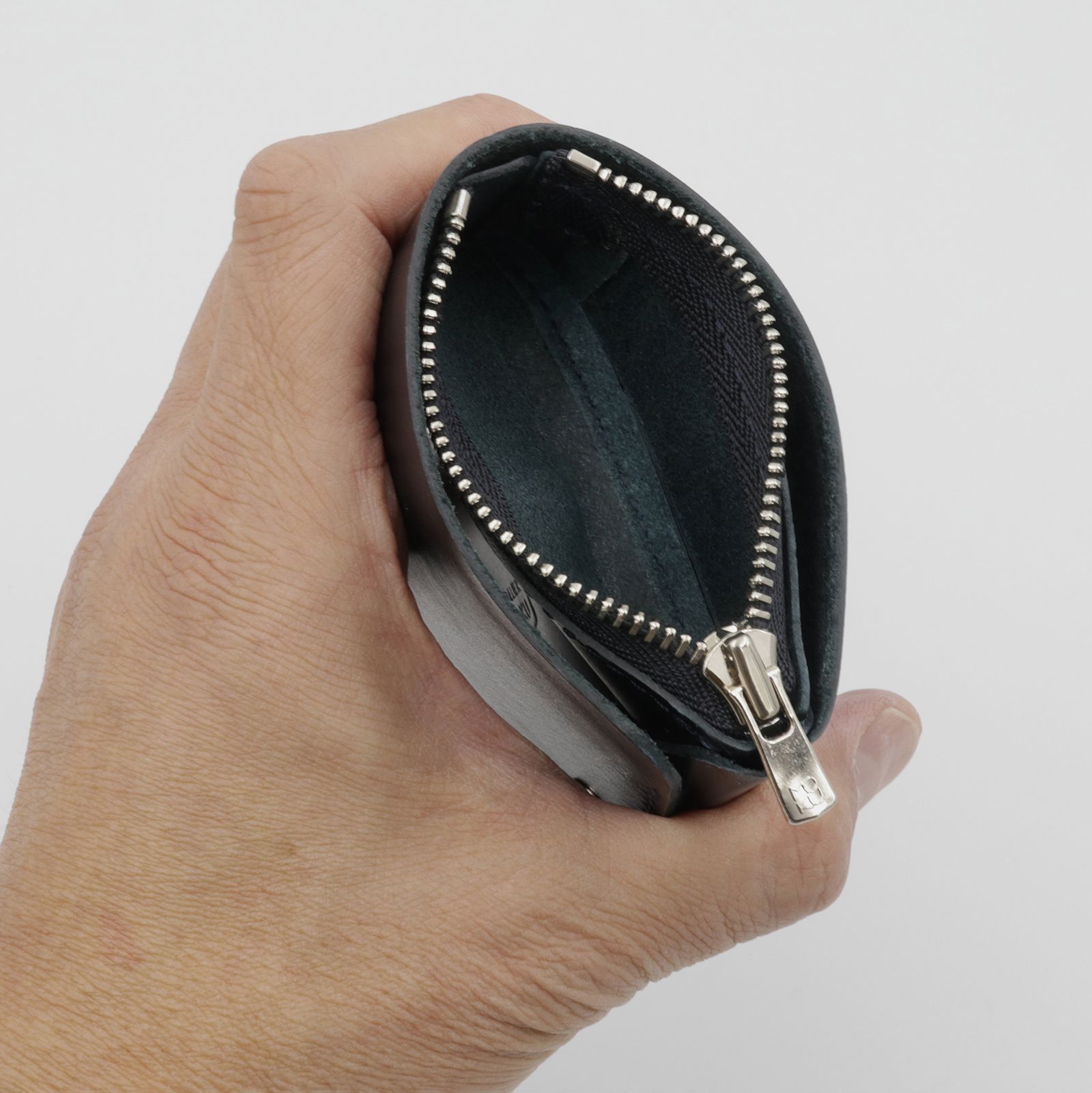 「小さく薄い財布SAKU ver.3 Buttero」darknavy