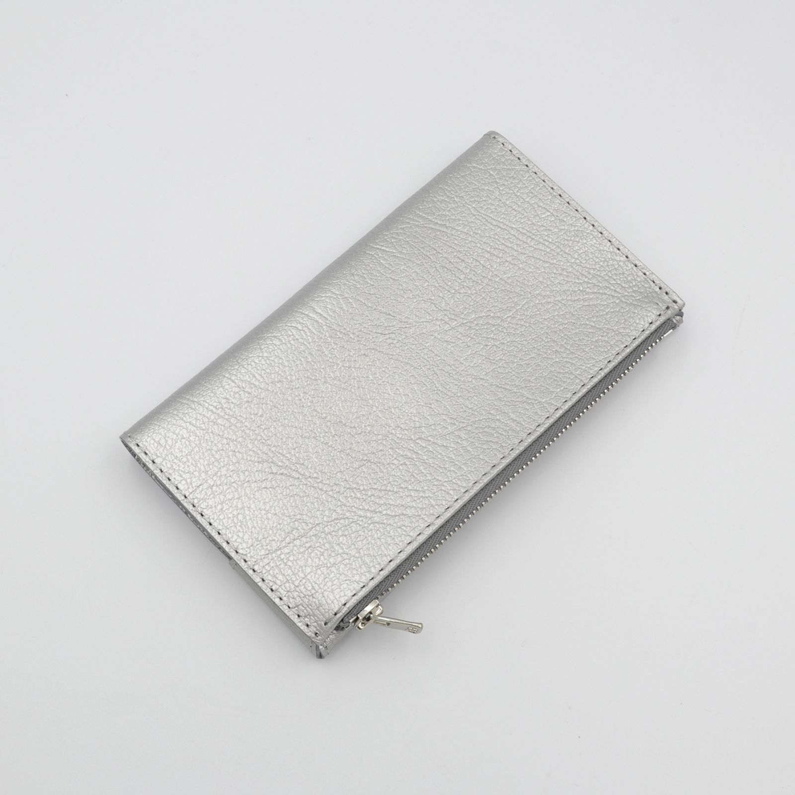 「小さく薄い長財布UNO ver.2 Plus Metallic Shrink」gunmetal silver