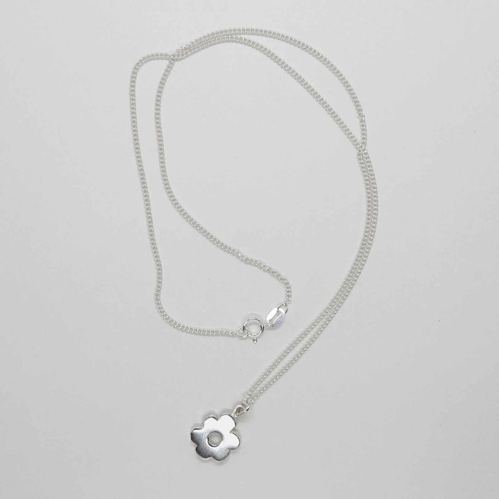 「Wonky Flower Charm Necklace」ネックレス