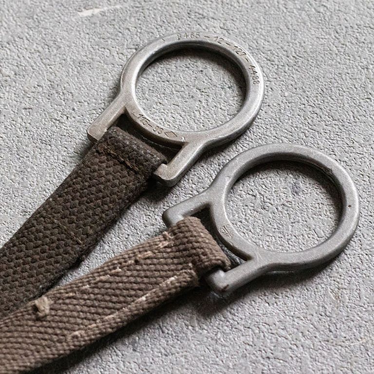 リングの刻印、ストラップの色味には個体差があります