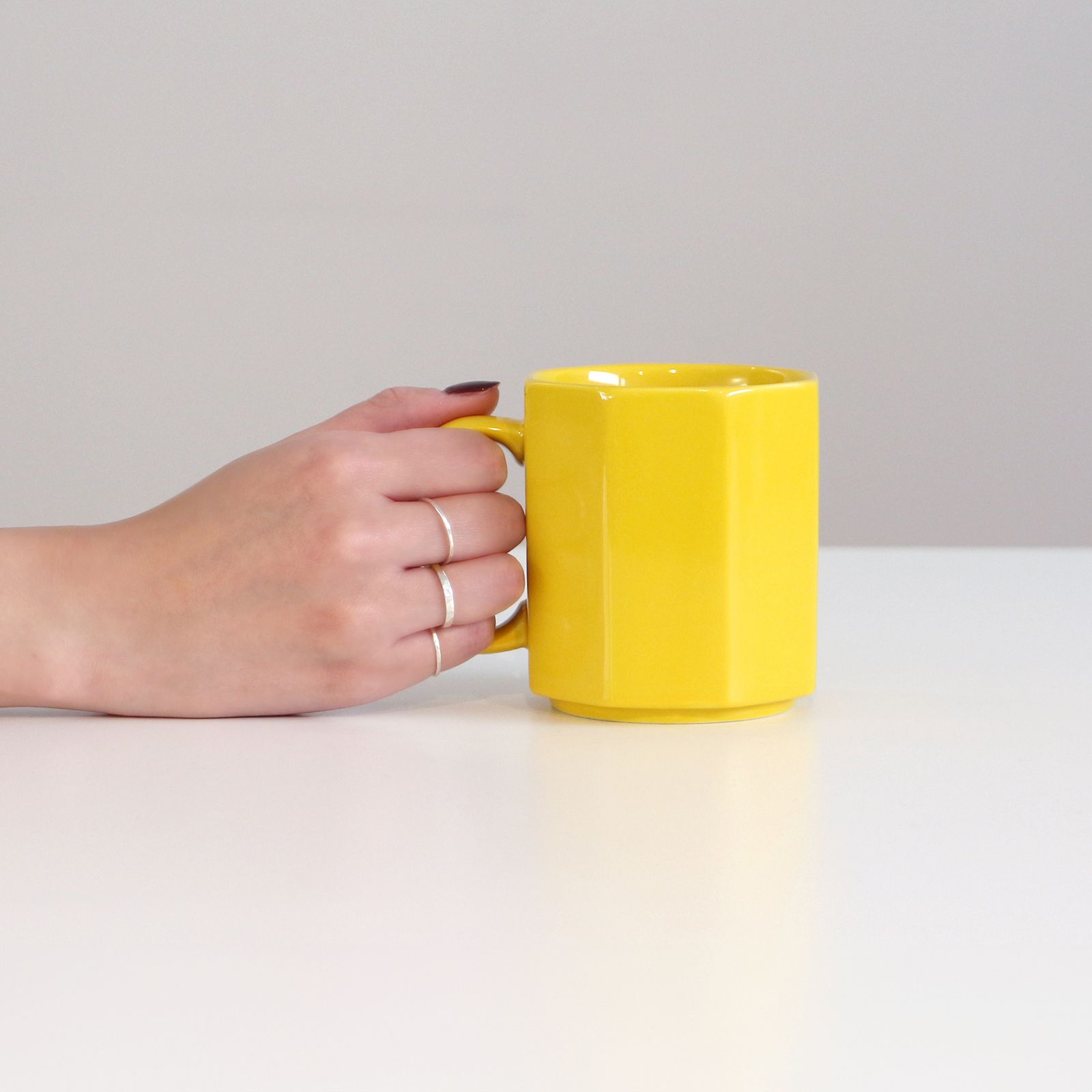 PORCELAIN MEASURING MUG "Yellow"