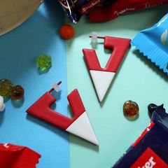「70s フープトライアングル」 レッド ピアス イギリス