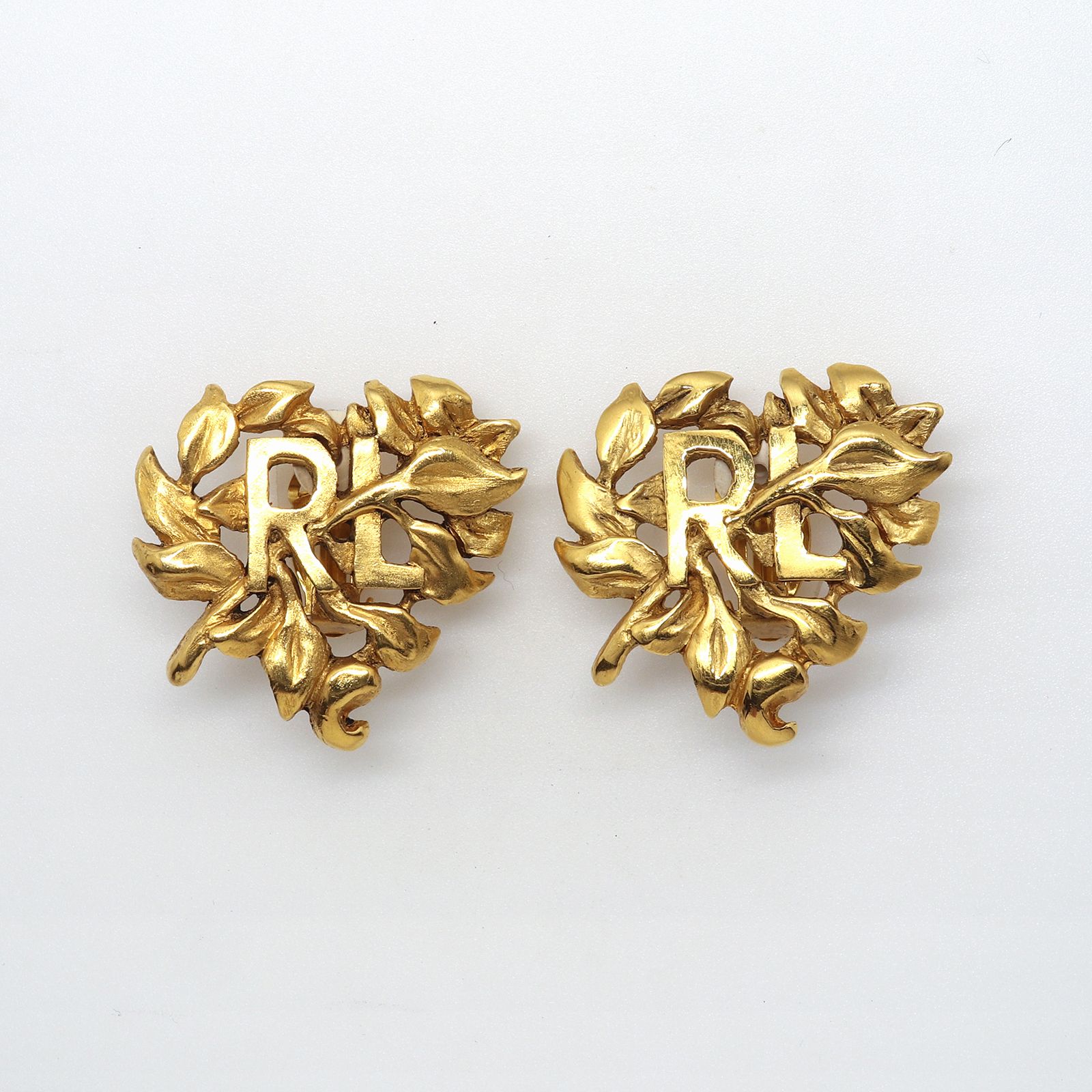 「イニシャルリーフ」イヤリング フランス RENA LANGE