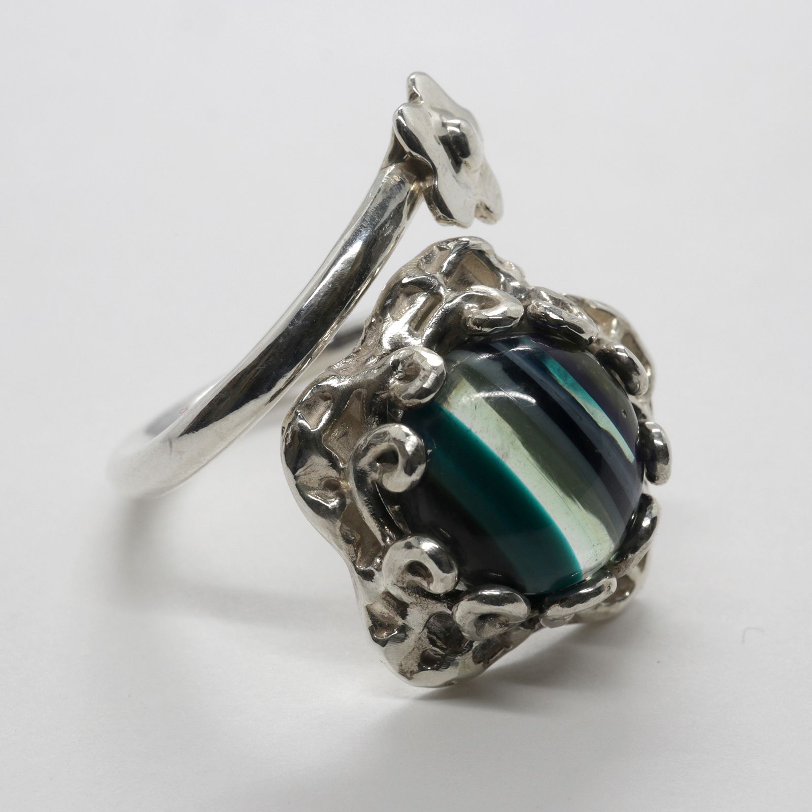 「SPIRAL FLOWER RING SURFITE」リング