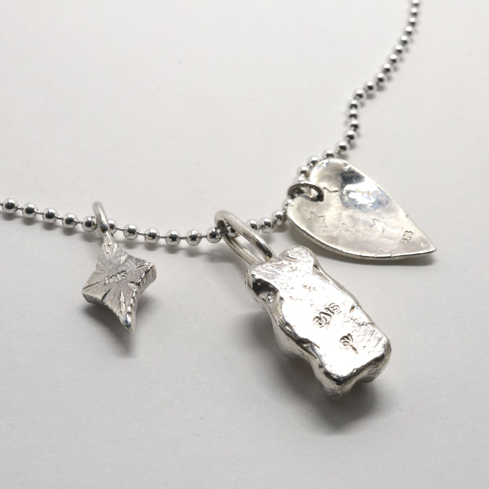 「BAER 3 CHARM NECKLACE」ネックレス