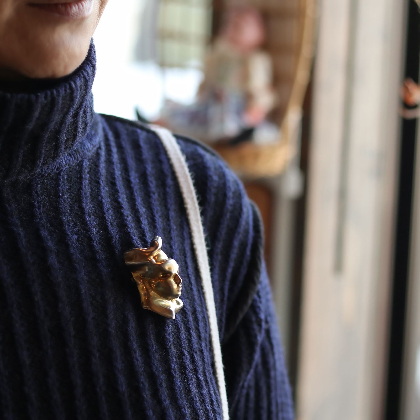 「レディメタル」ブローチ EAU DU SOIR フランス