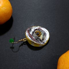「目」ピアス（片耳） イエロー×シルバーD