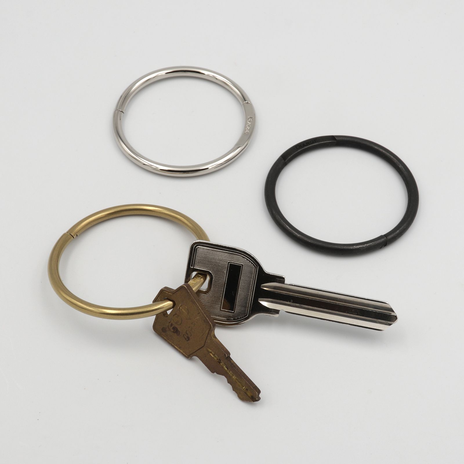「ROUND KEYRING」キーリング ブラック