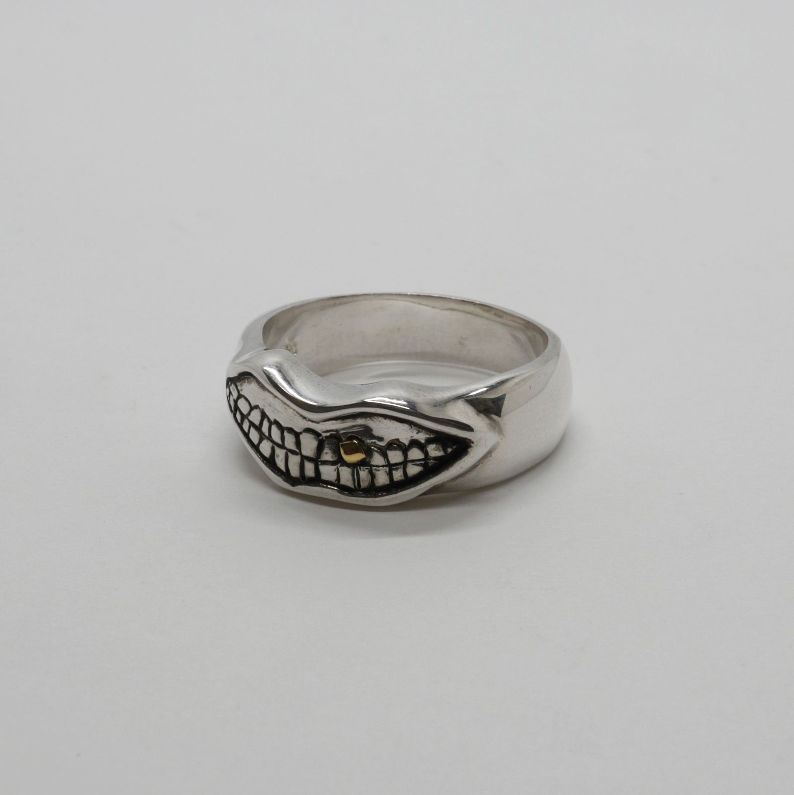 「The Golden Geezer Ring」リング