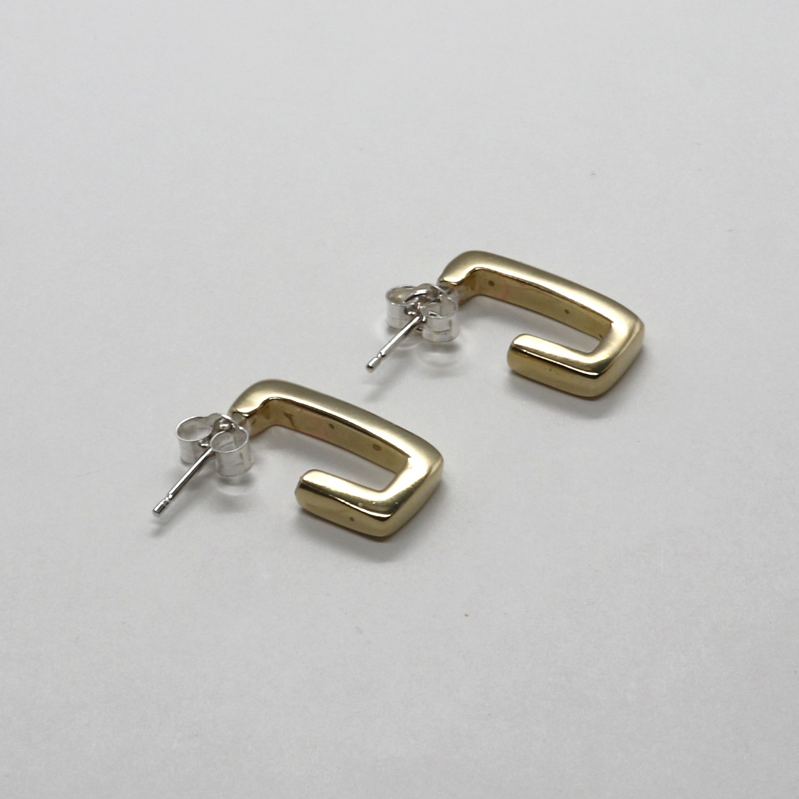「Small Suquare Hoop Earring(brass)」ピアス