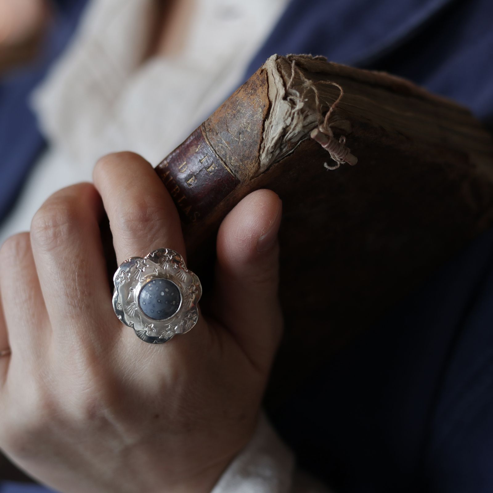 「Blue Sponge Coral Flower Ring」リング