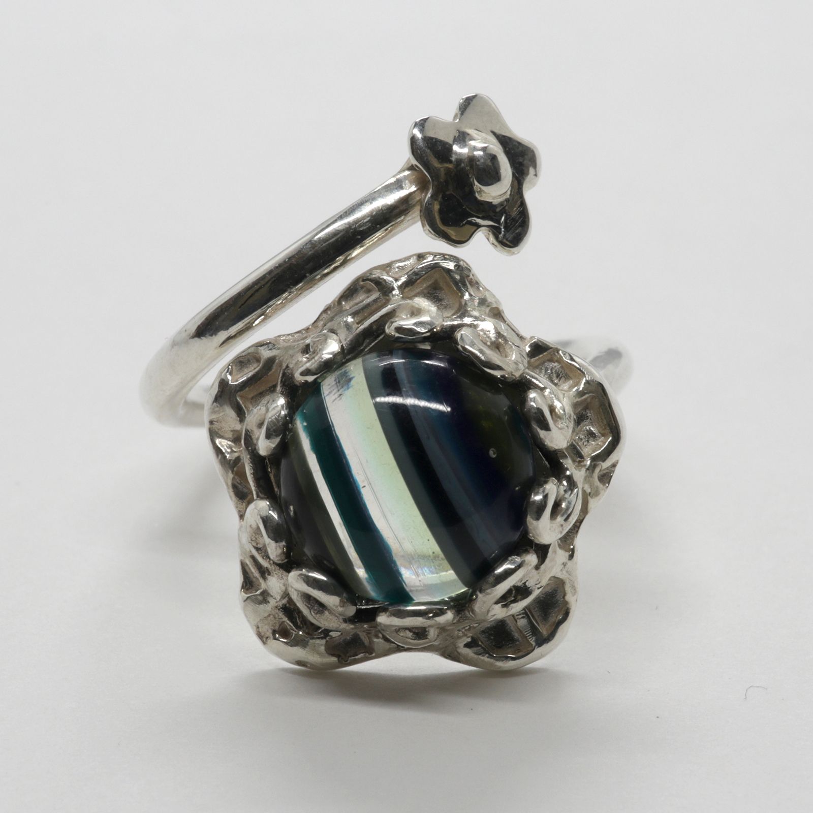 「SPIRAL FLOWER RING SURFITE」リング