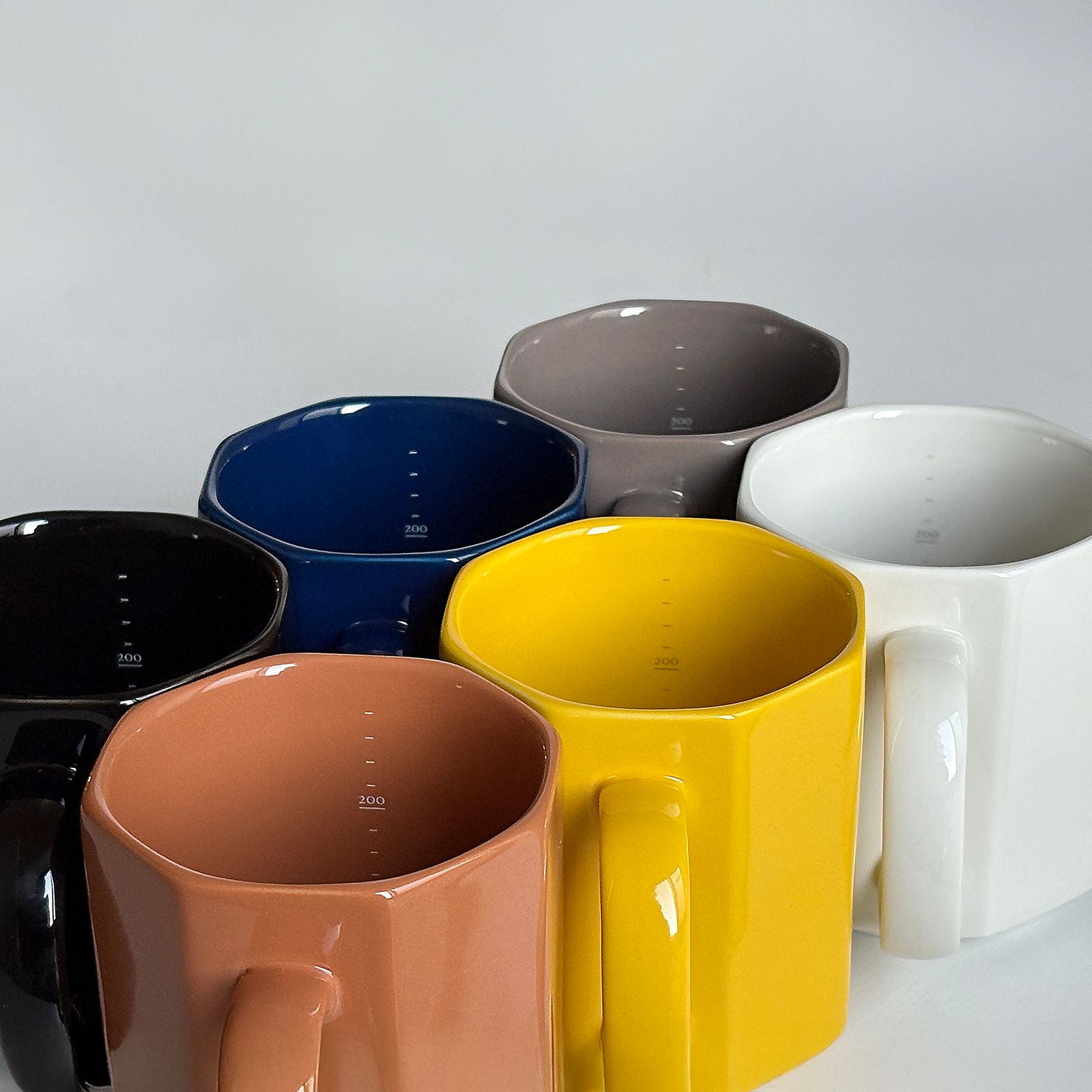 PORCELAIN MEASURING MUG "Gray"