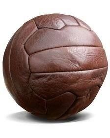 昔のサッカーボール。