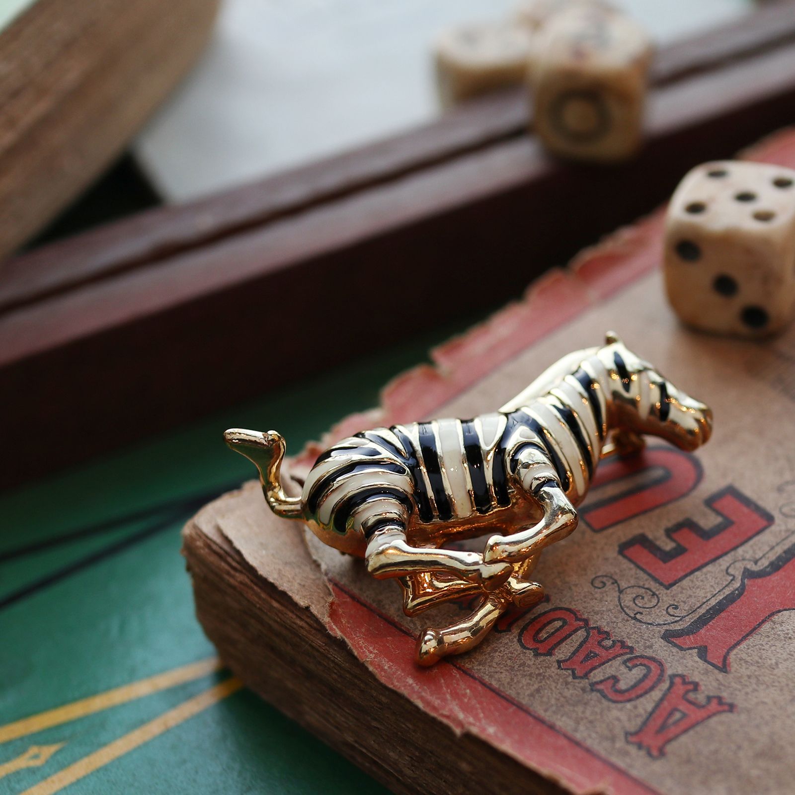 「ジブラ」ブローチ ヨーロッパ