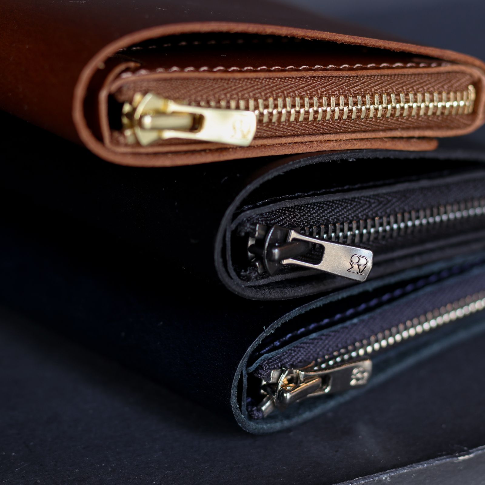 「小さく薄い財布SAKU ver.3 Buttero ブッテーロ」ダークネイビー