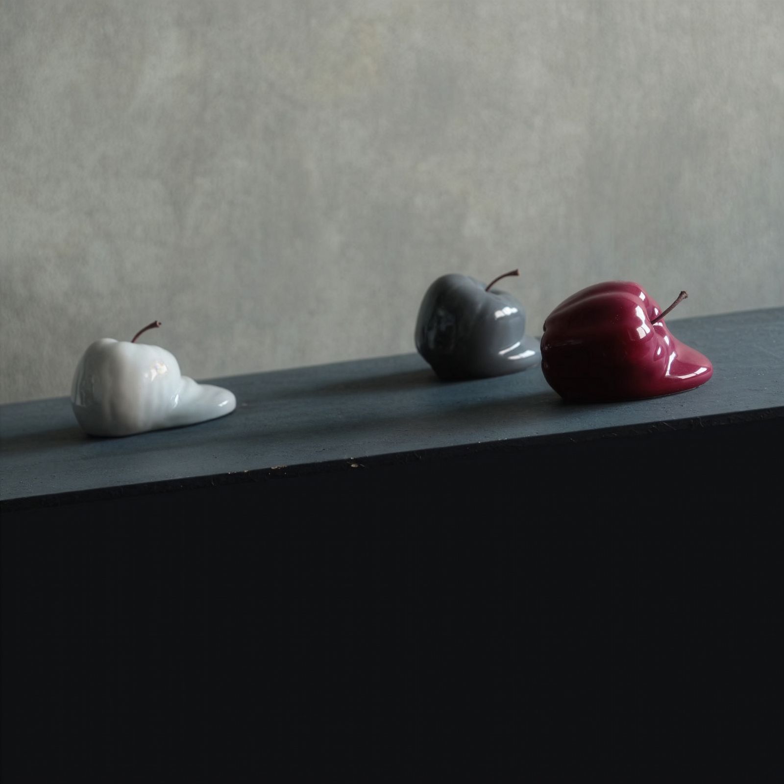 「ROBBEN DEEP APPLE」溶けたリンゴのオブジェ