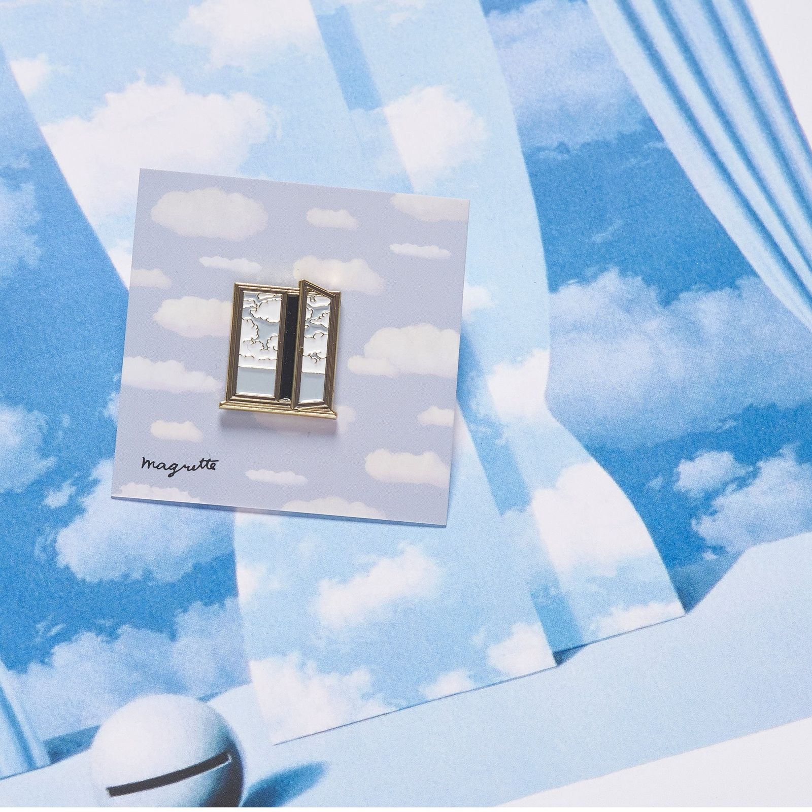 「Window」ピンズ ルネ・マグリット