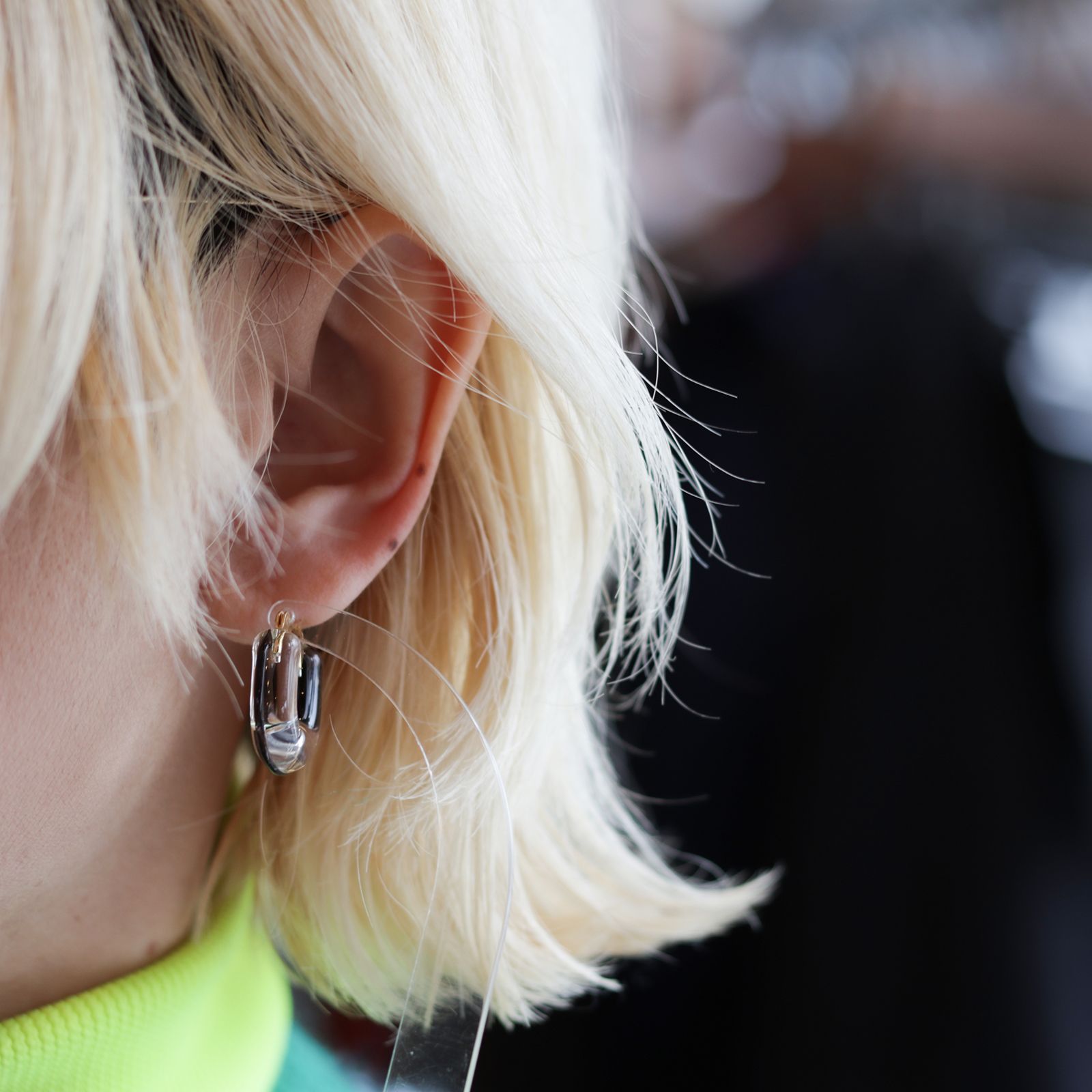 「Glass Hoop “U" LINE」ピアス（片耳） ブラック