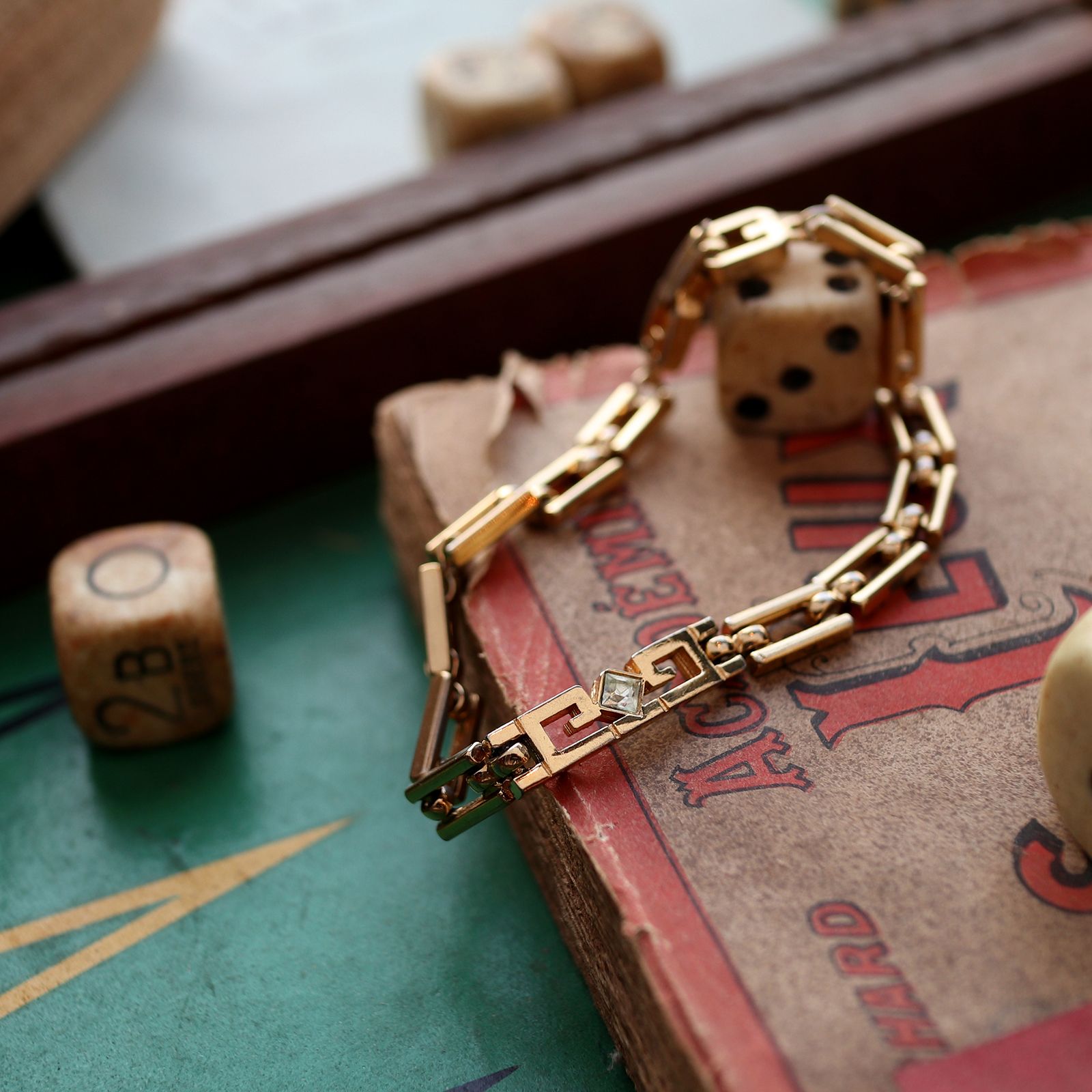 「ライトニングスクエア」ブレスレット フランス GIVENCHY