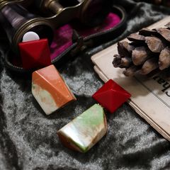 「シェイクカットロックマーブル」イヤリング マルチ×レッド
