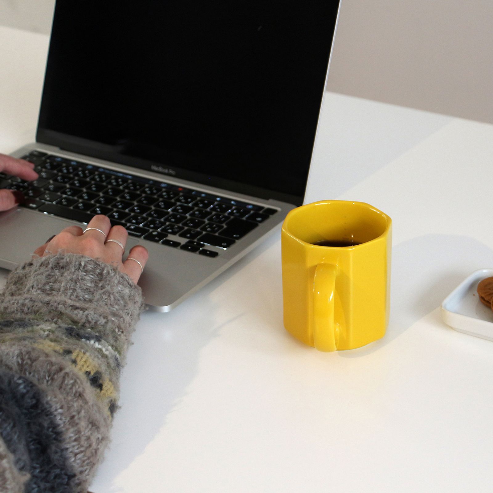 PORCELAIN MEASURING MUG "Yellow"