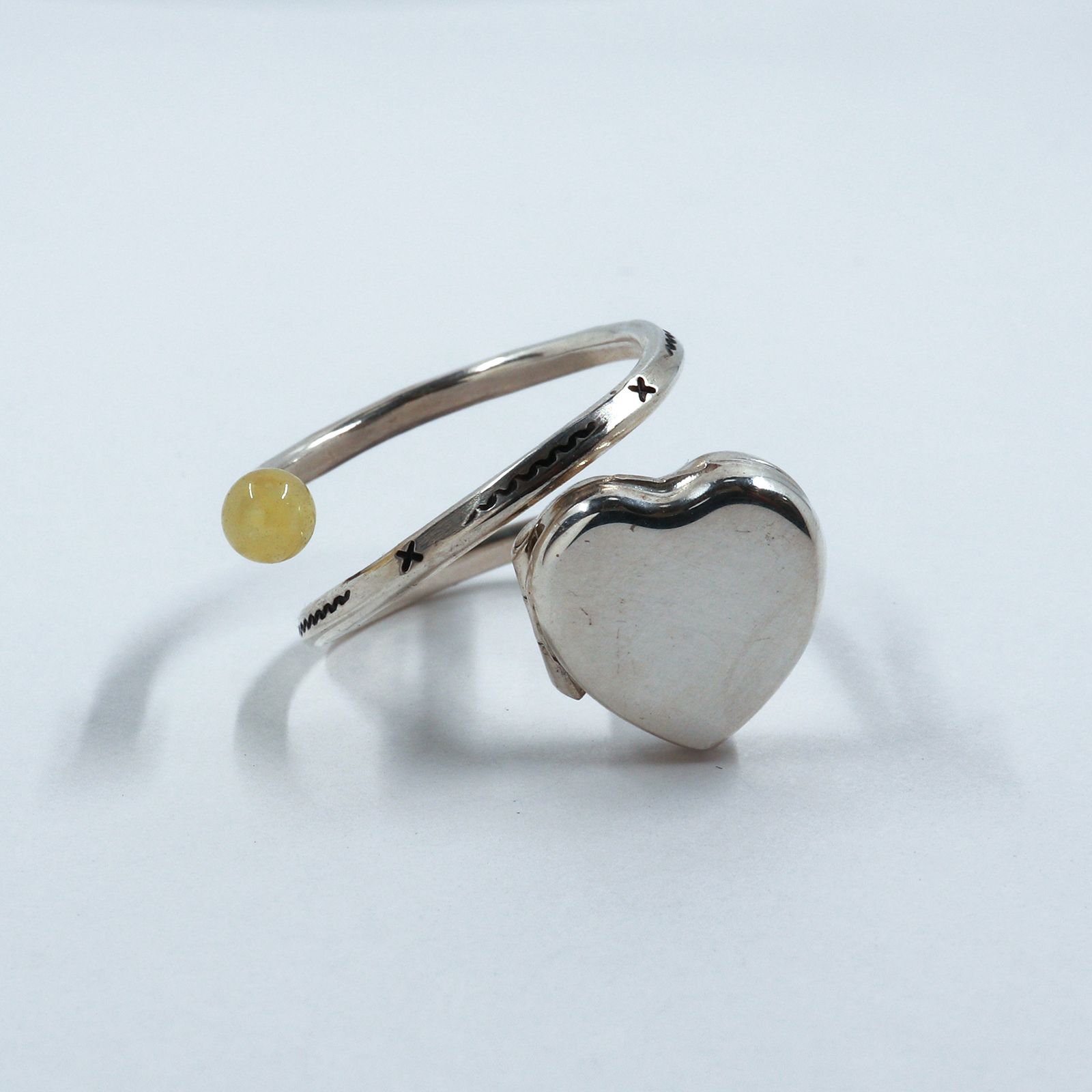 「HEART LOCKET SPIRAL RING」リング