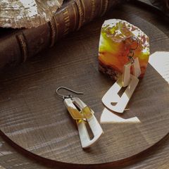 「リンクインブロンドホーン」ピアス