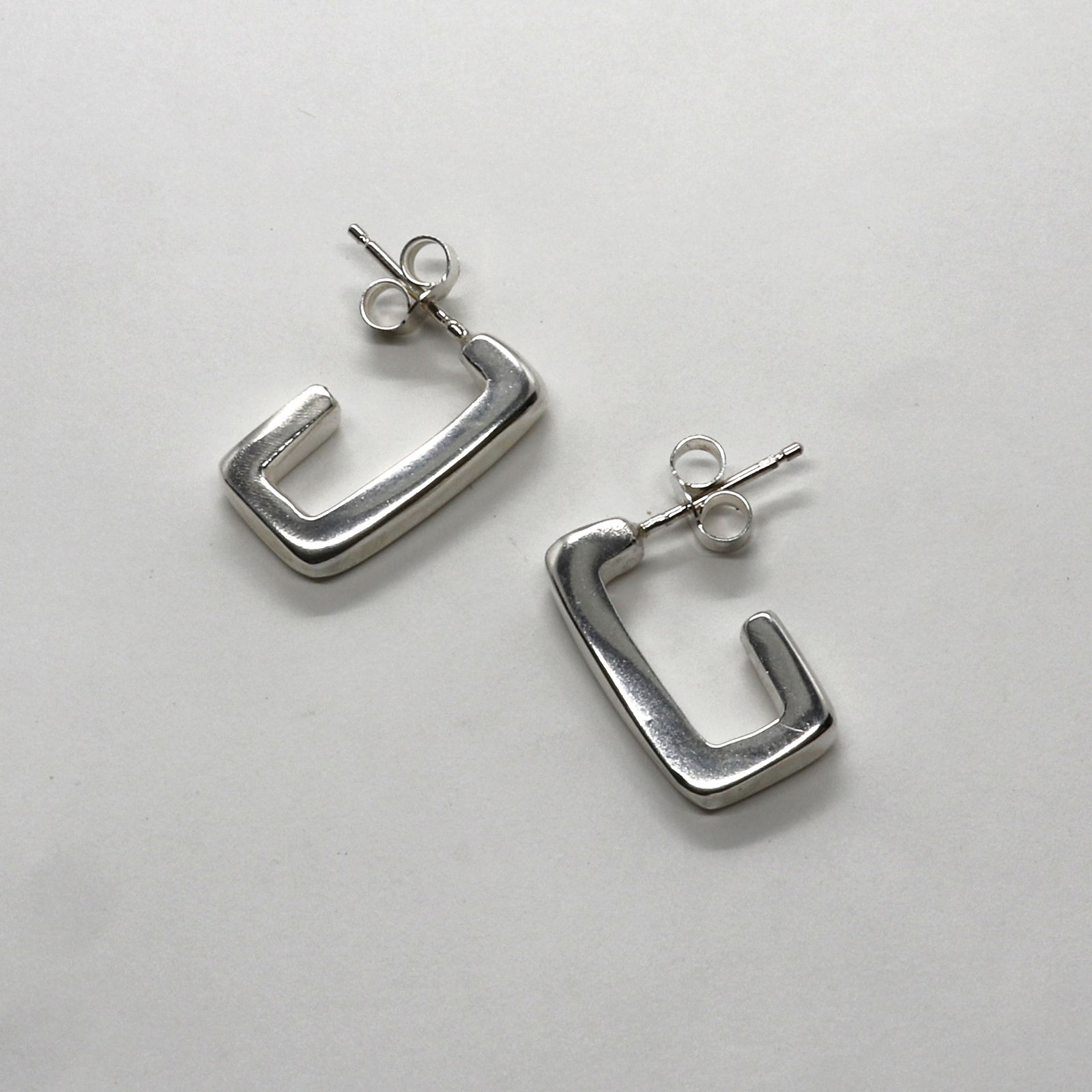「Small Square Hoop Earring(silver)」ピアス