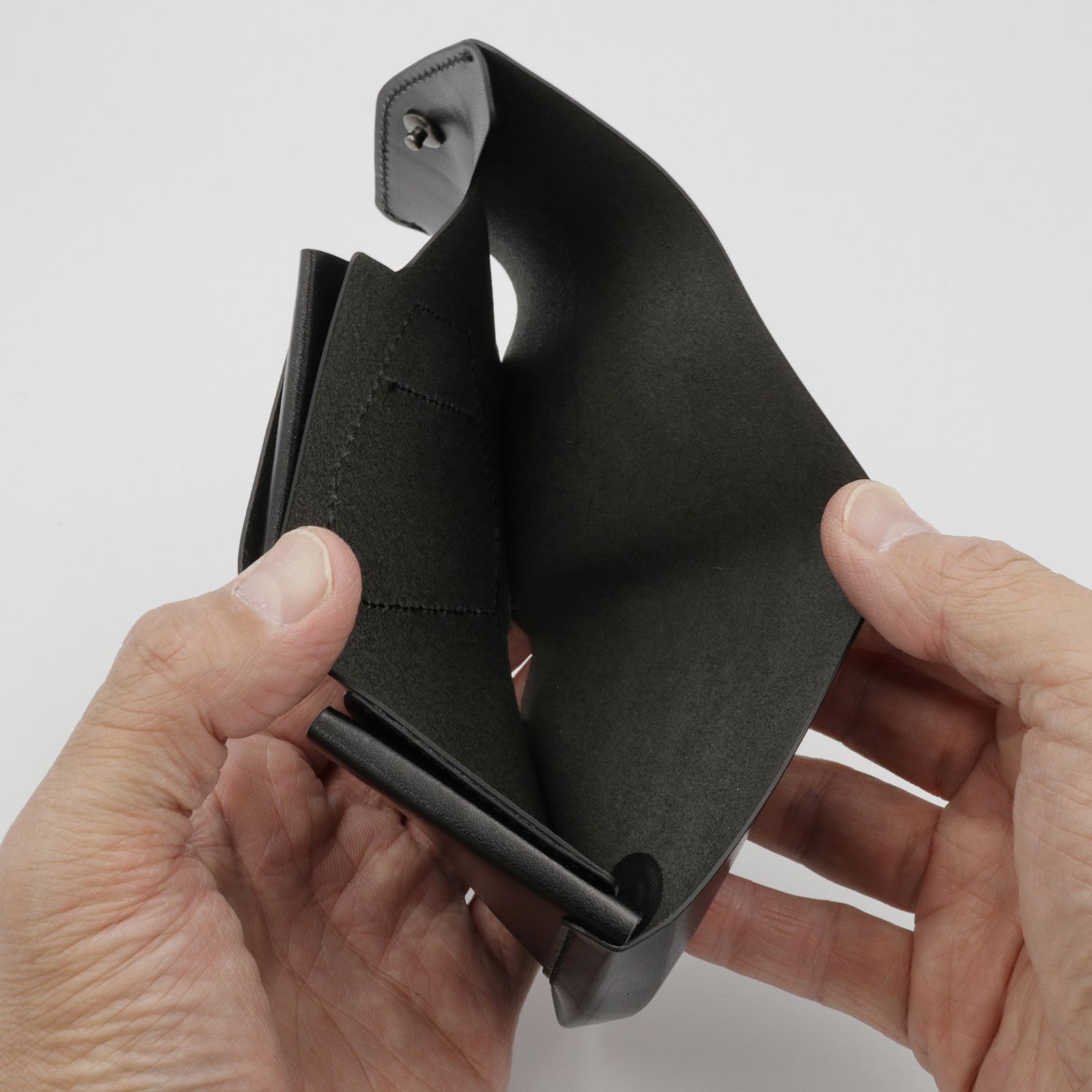 「三つ折りミニ財布PALUMO Rugato」black