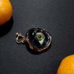 「目」イヤリング（片耳） レッド×ブラックB