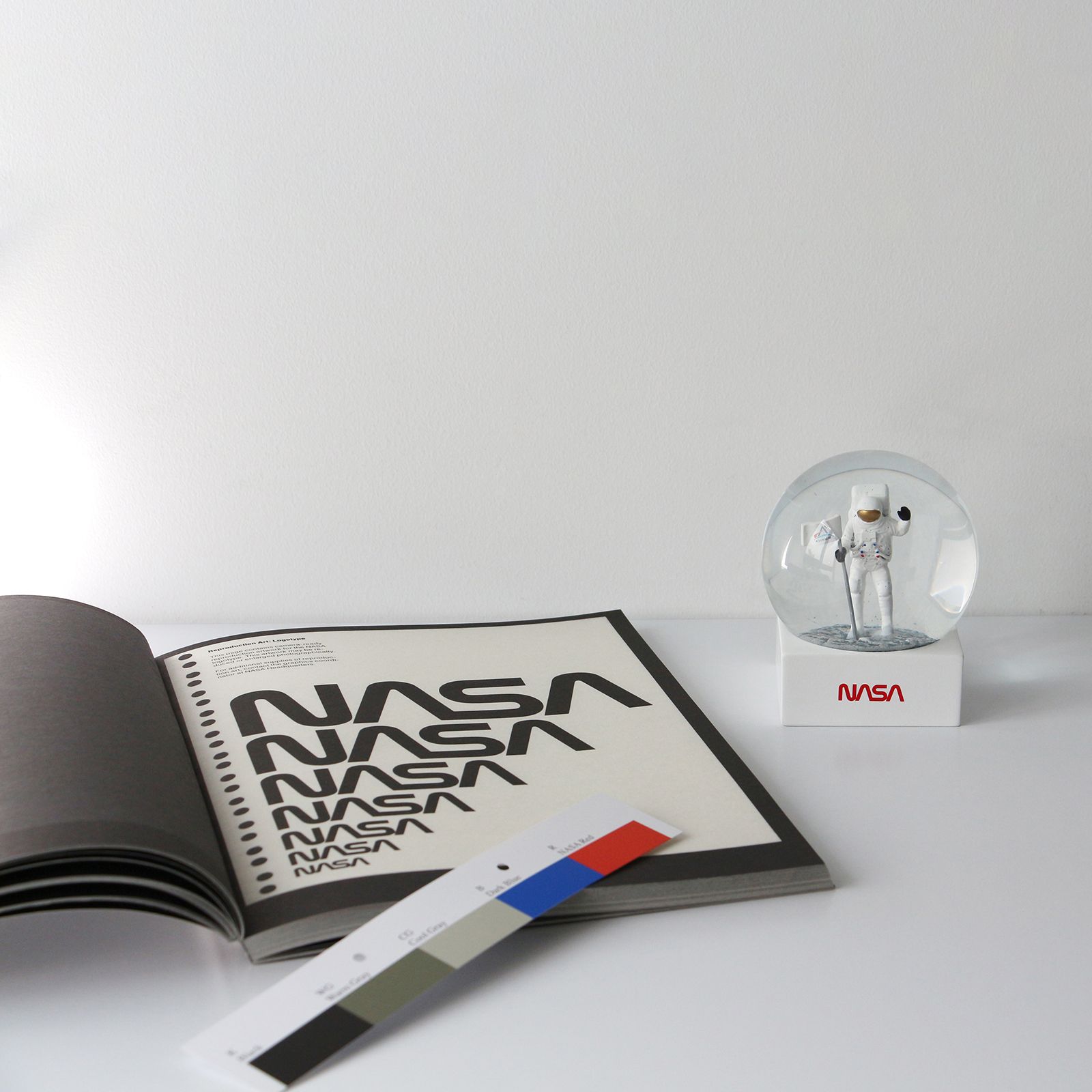 「NASA Snow Globe」 スノードーム