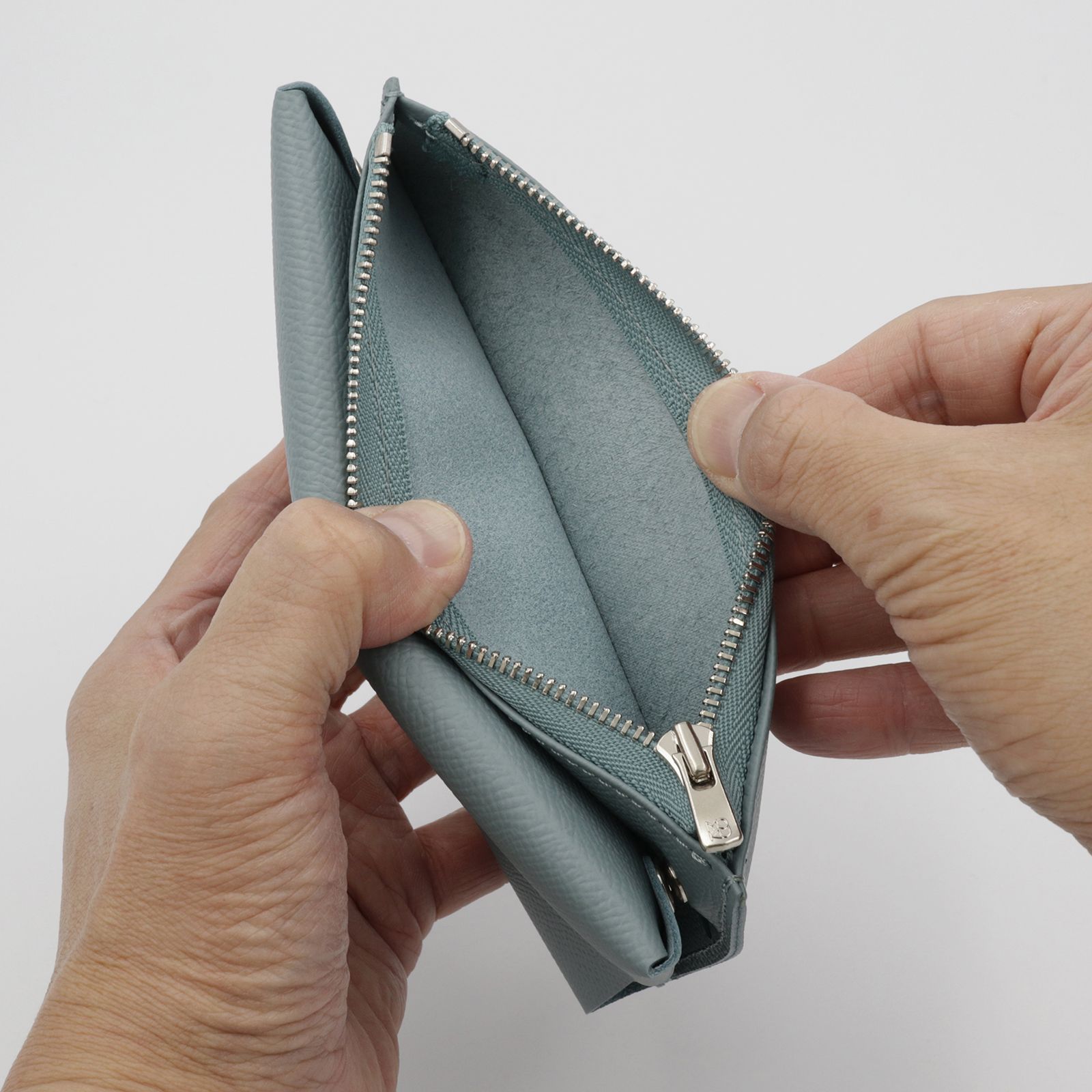 「小さく薄い長財布UNO ver.2 Noblessa」sky