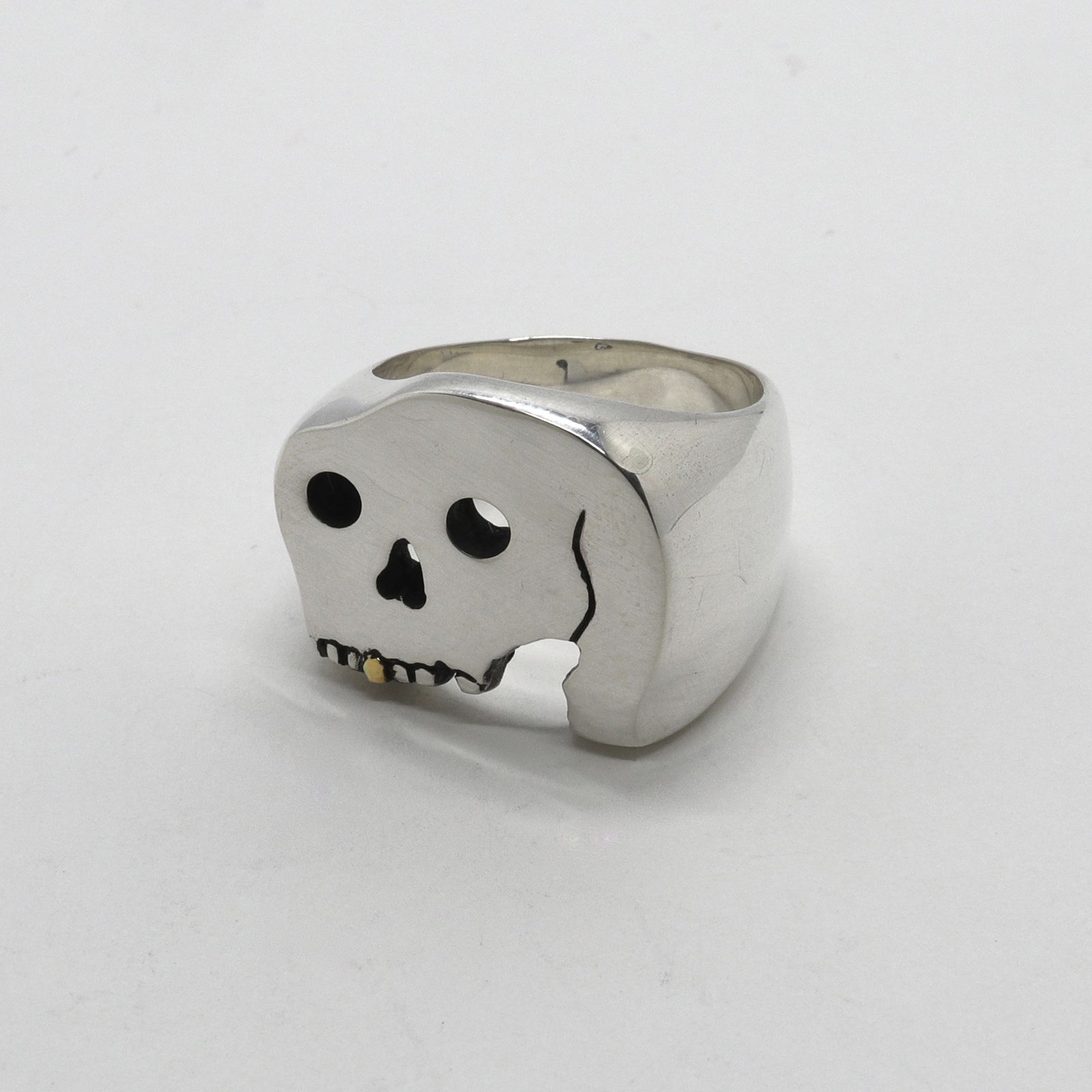 「The Ogling Skull Ring」リング