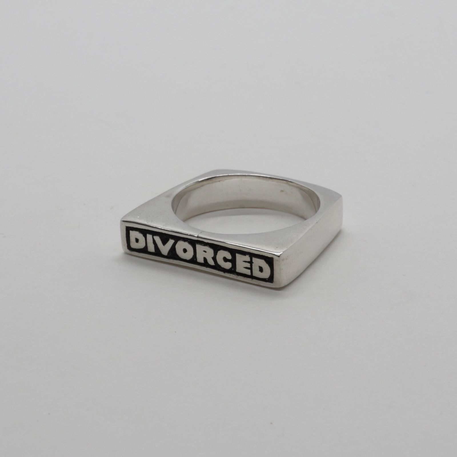 「The Divorced Ring」リング