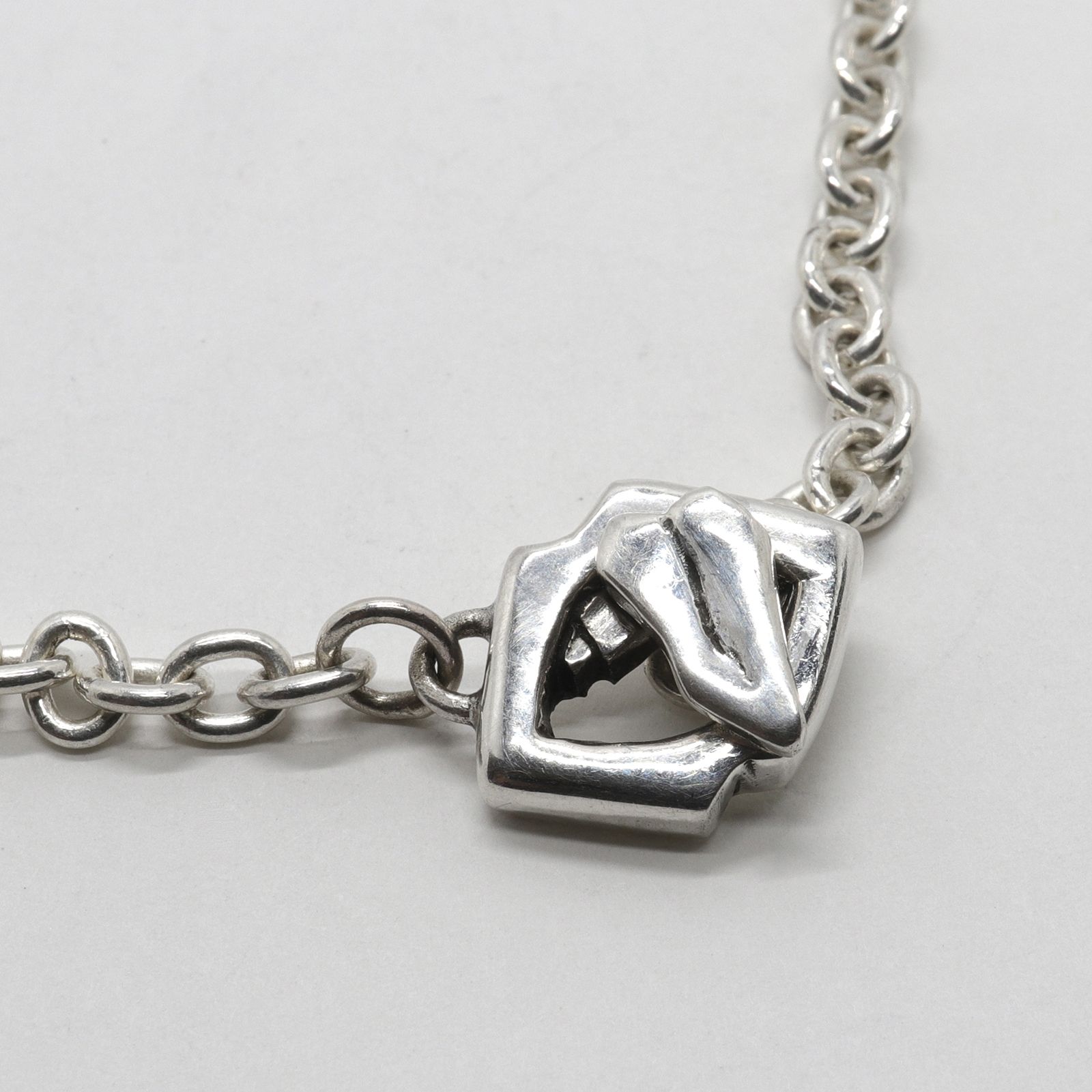 「Mini Tongue Toggle Necklace」ネックレス