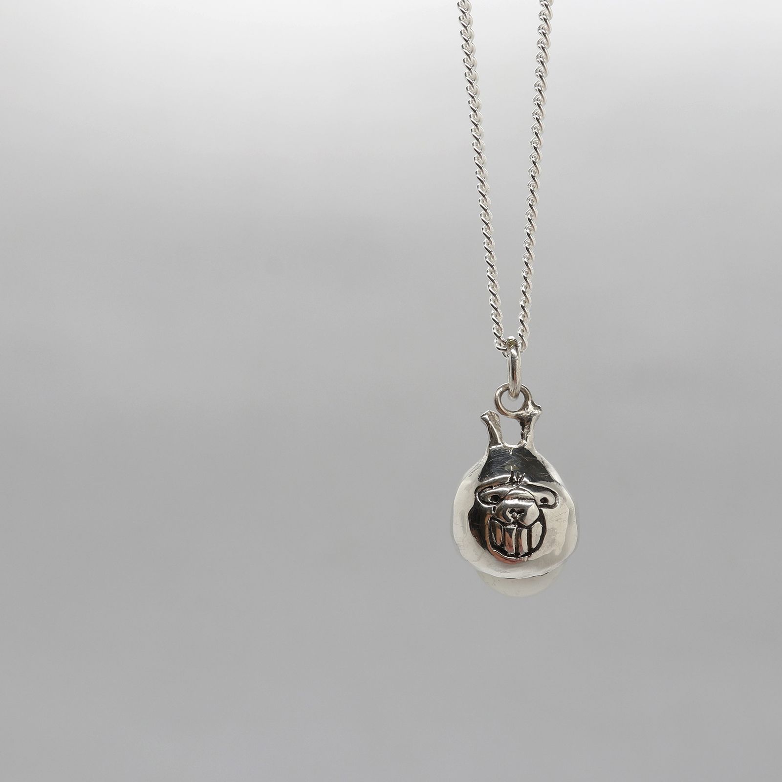 「Space Hopper Necklace」ネックレス