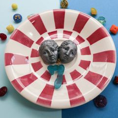 「セブン＆ツインズ」ブローチ