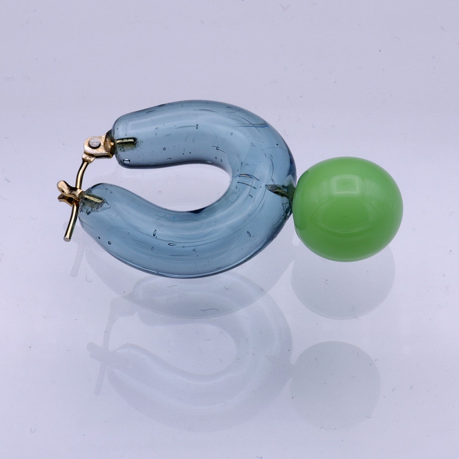 「Glass Hoop "C" Pierce MINI」ピアス(片耳) コーマ&グリーン