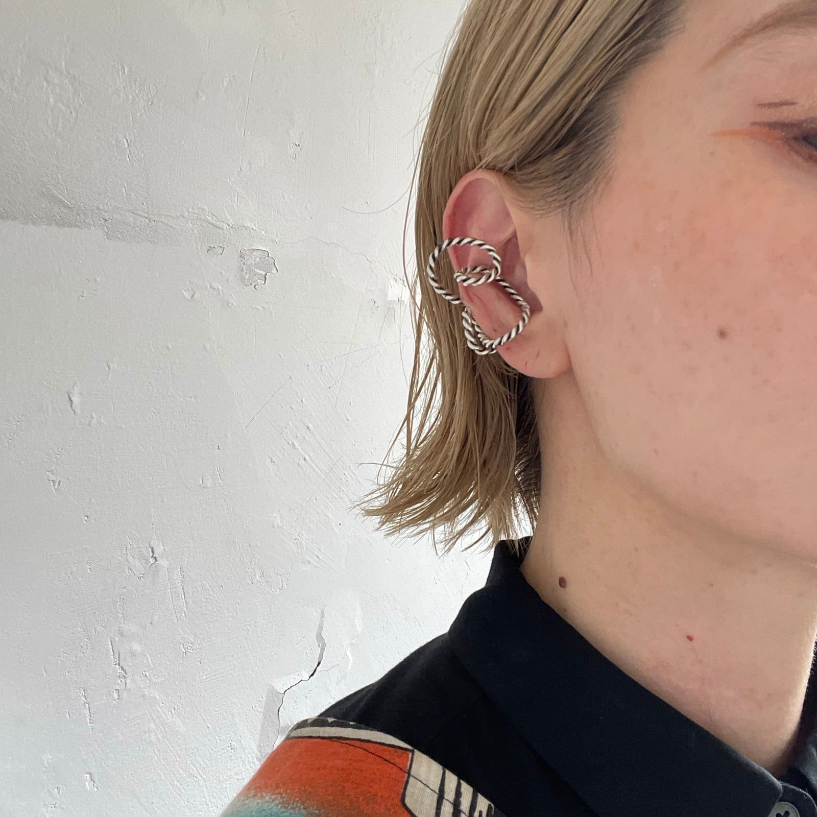 「ROPING MOBIUS EARCUFF」イヤーカフ